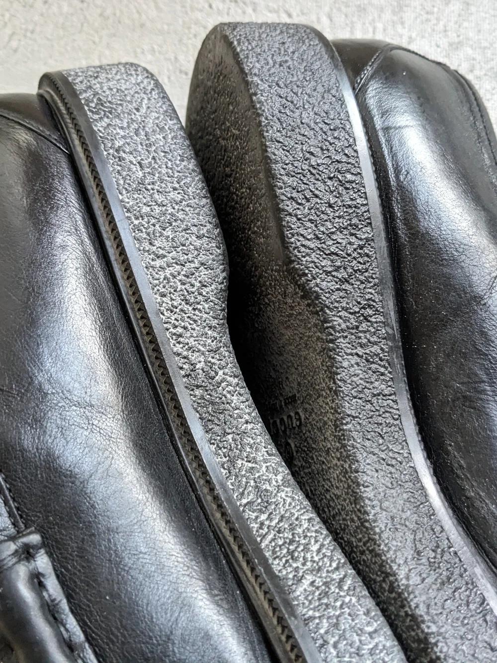 Gucci Men's Black Leather Horsebit Loafers